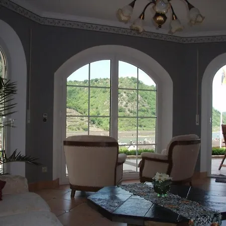 Castle View Modern Retreat * Kestert