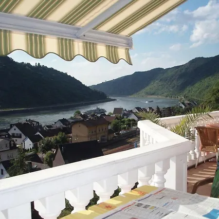 Castle View Modern Retreat Kestert
